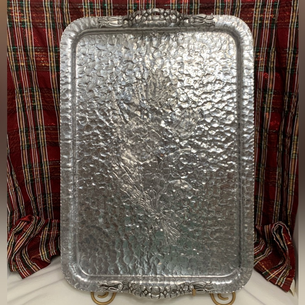 VINTAGE HAND WROUGHT RODNEY KENT HAMMERED ALUMINUM TULIP DESIGN TRAY #423